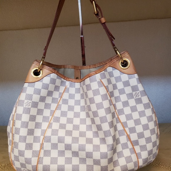 Louis Vuitton Handbag - Picture 2 of 6